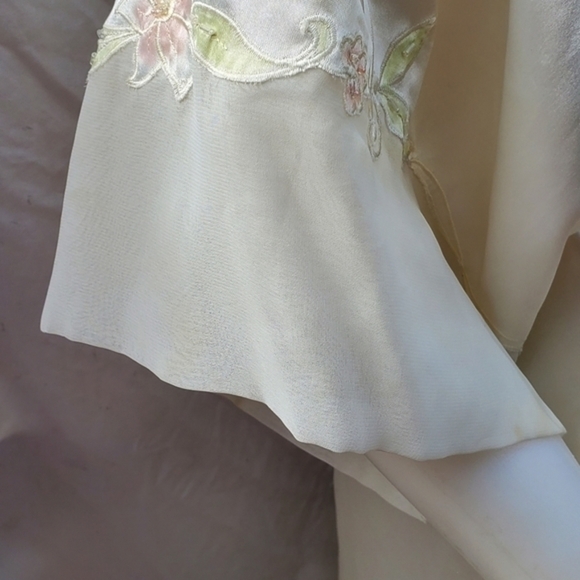 Etienne Vintage Ivory Satin Floral‎ Robe One size - Picture 5 of 12